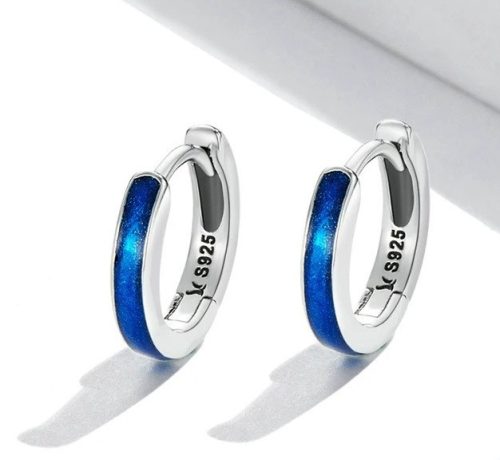 Cercei mici rotunzi cu închidere tip click din argint albastru