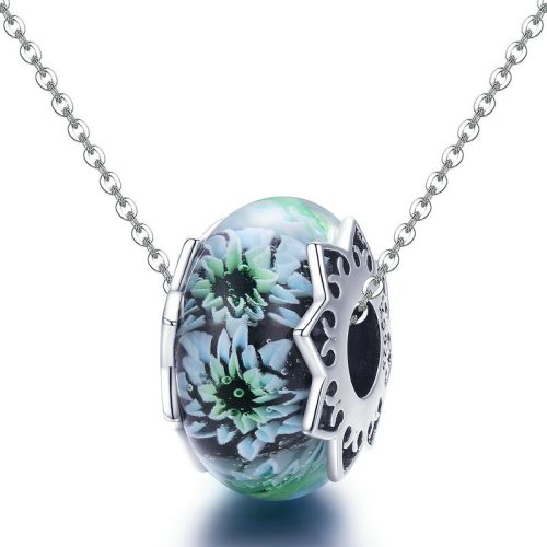 Talisman din sticlă verde-albăstrui cu flori speciale