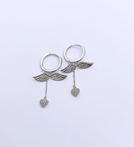 Aripi de înger și inimă – cercei pendanți din argint cu prindere circulară